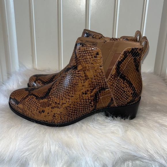 VIONIC Clara Ankle Boot embossed leather tan snake print ankle bootie size 7.5 - Picture 3 of 14